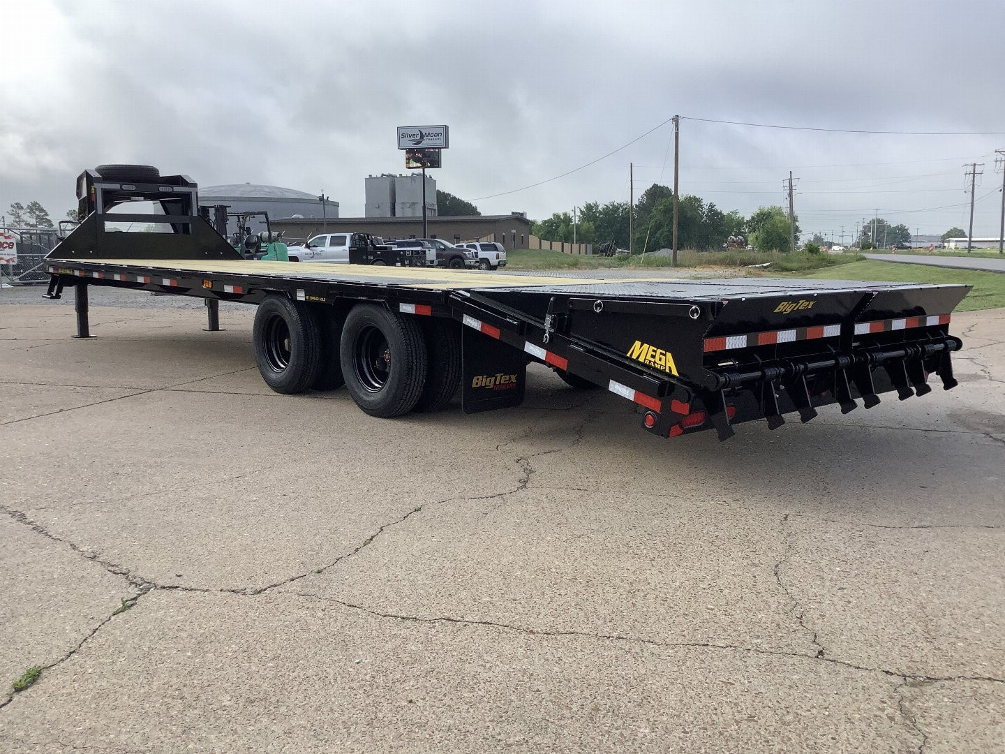 New 2026 Big Tex Trailers 22GN-25+5 (23.9K) Gooseneck Flatbed Trailer