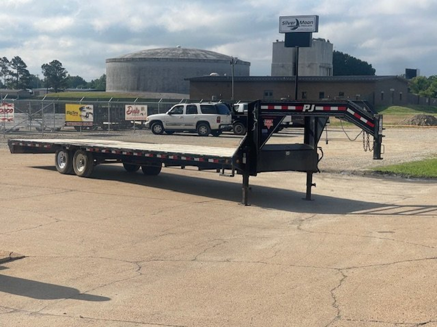 Used 2019 PJ TRAILERS 102" x 32' 15.6K LS Gooseneck Flatbed