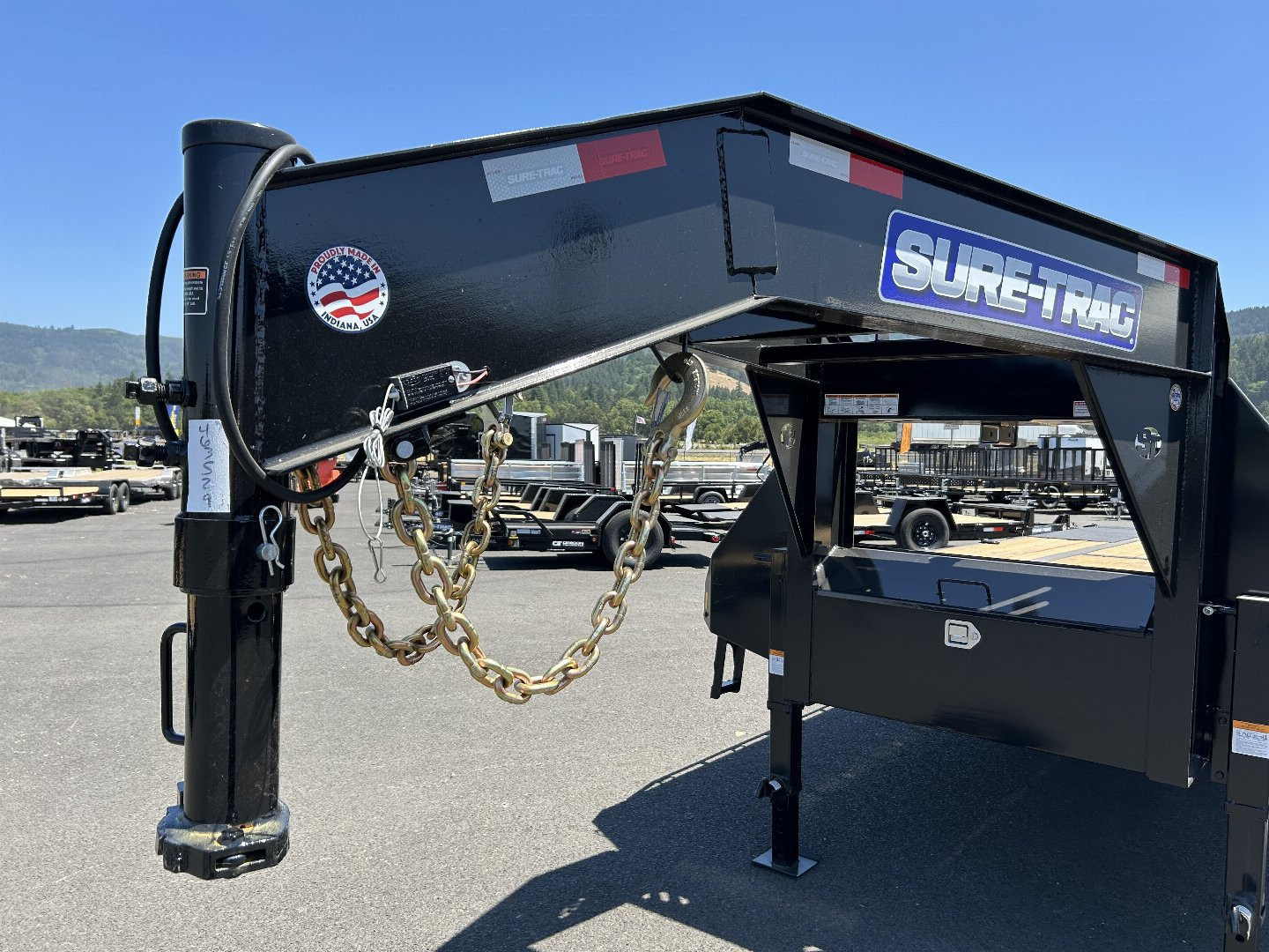 New 2025 Sure-Trac 8.5x32 Gooseneck Deckover Trailer w/ Hyd. Beavertail 25.9K GVWR