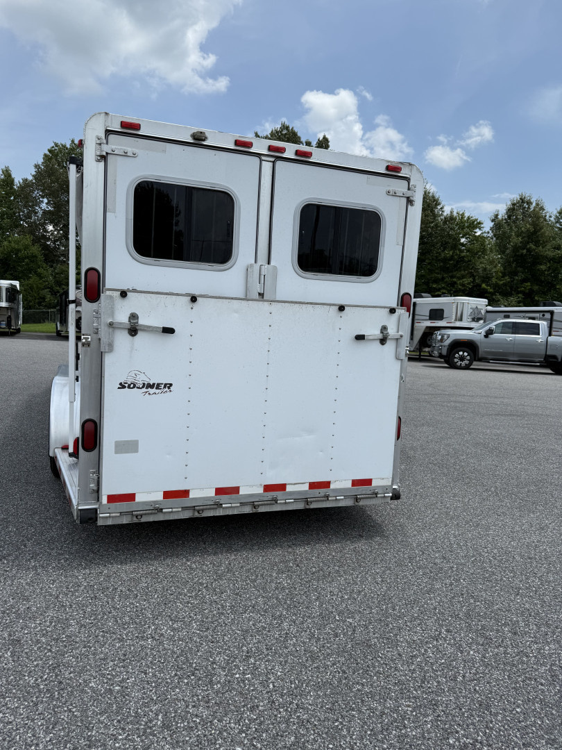Used 2001 Sooner 7307 Horse Trailer