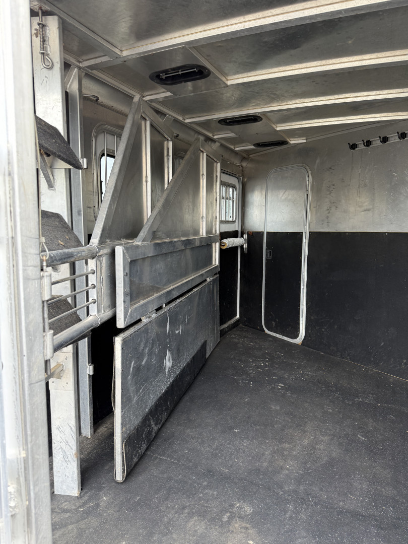Used 2001 Sooner 7307 Horse Trailer