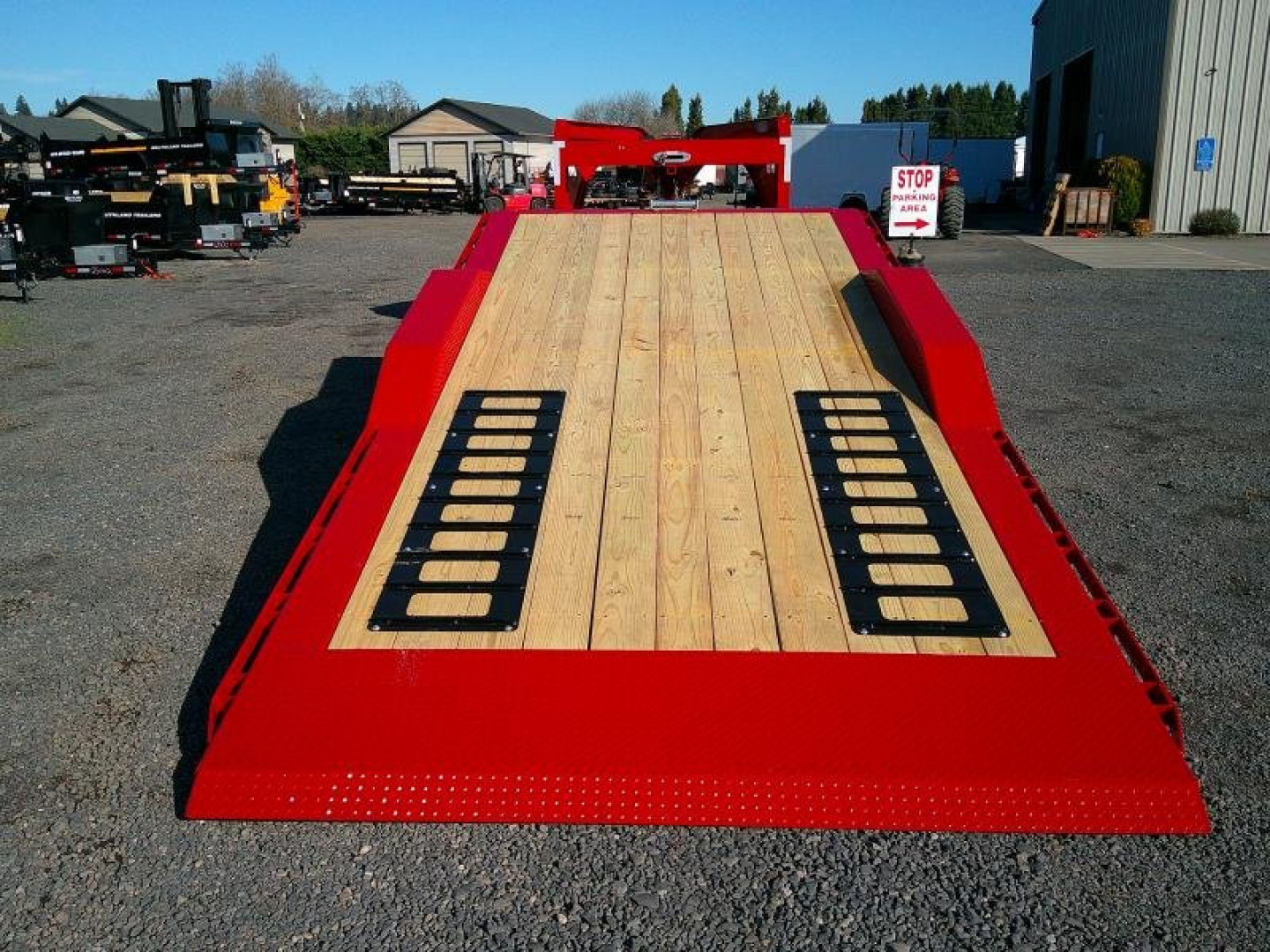 New 2025 MIDSOTA 8.5x24 Split Tilt Gooseneck Equipment Trailer 18.4K GVWR