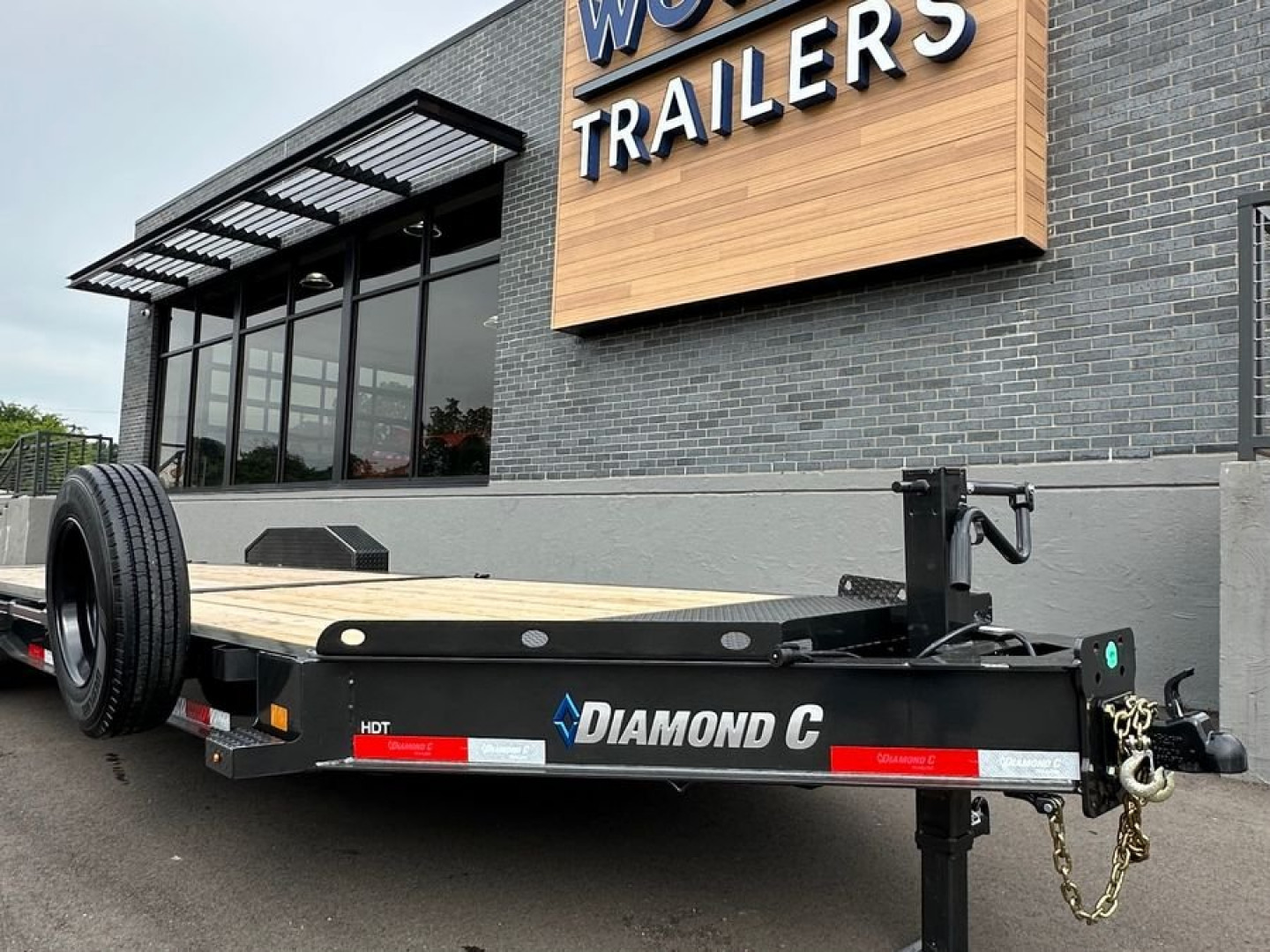 New (R1288217) 2024 Diamond C HDT