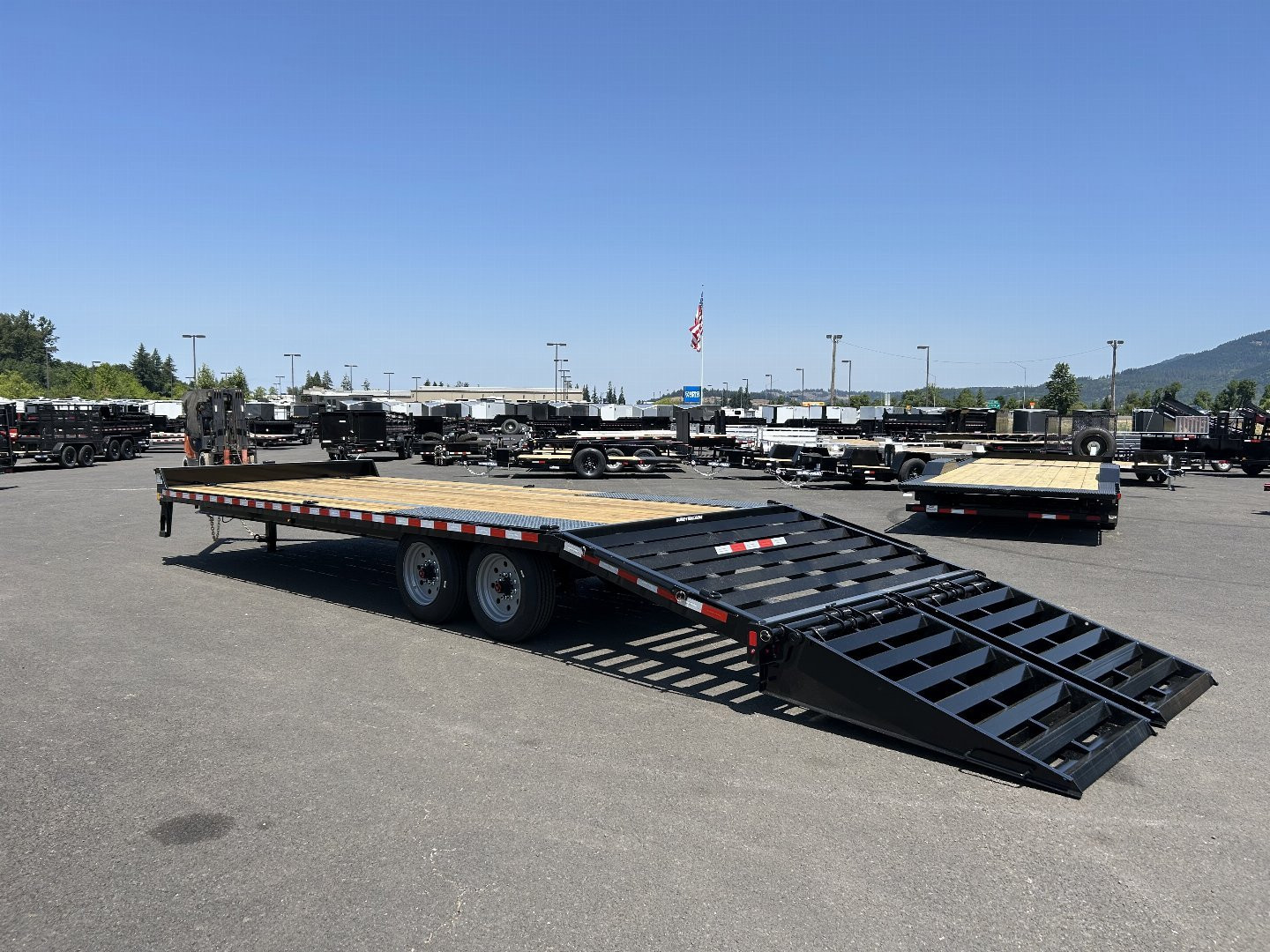 New 2025 Sure-Trac 8.5x25 Low Pro Deckover MEGA RAMPS 17.6K GVWR for ...