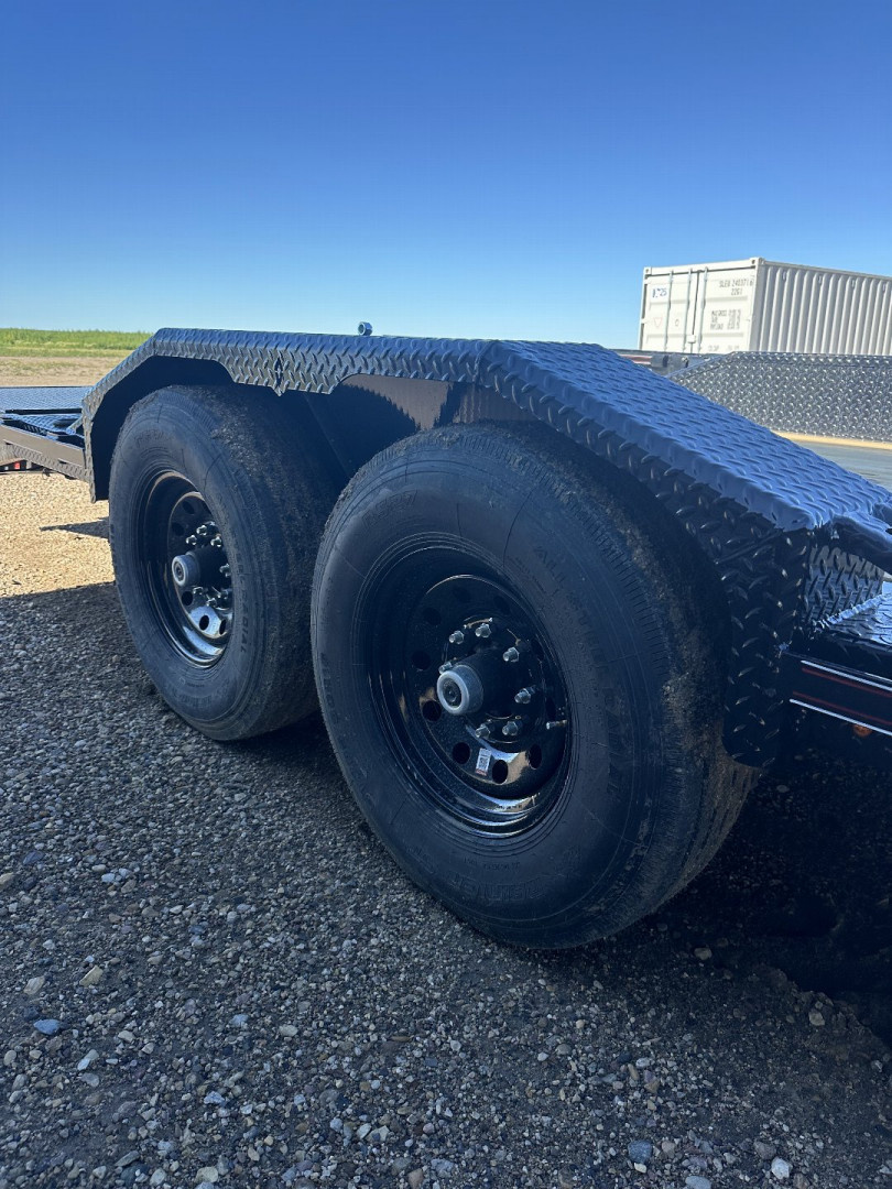 New 2025 Diamond C Trailers LPX207 Gooseneck Flatbed Trailer