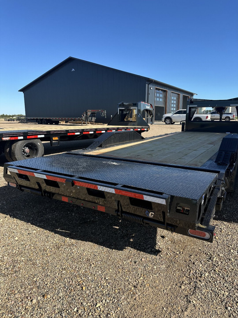 New 2025 Diamond C Trailers LPX207 Gooseneck Flatbed Trailer