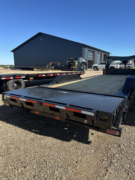 New 2025 Diamond C Trailers LPX207 Gooseneck Flatbed Trailer