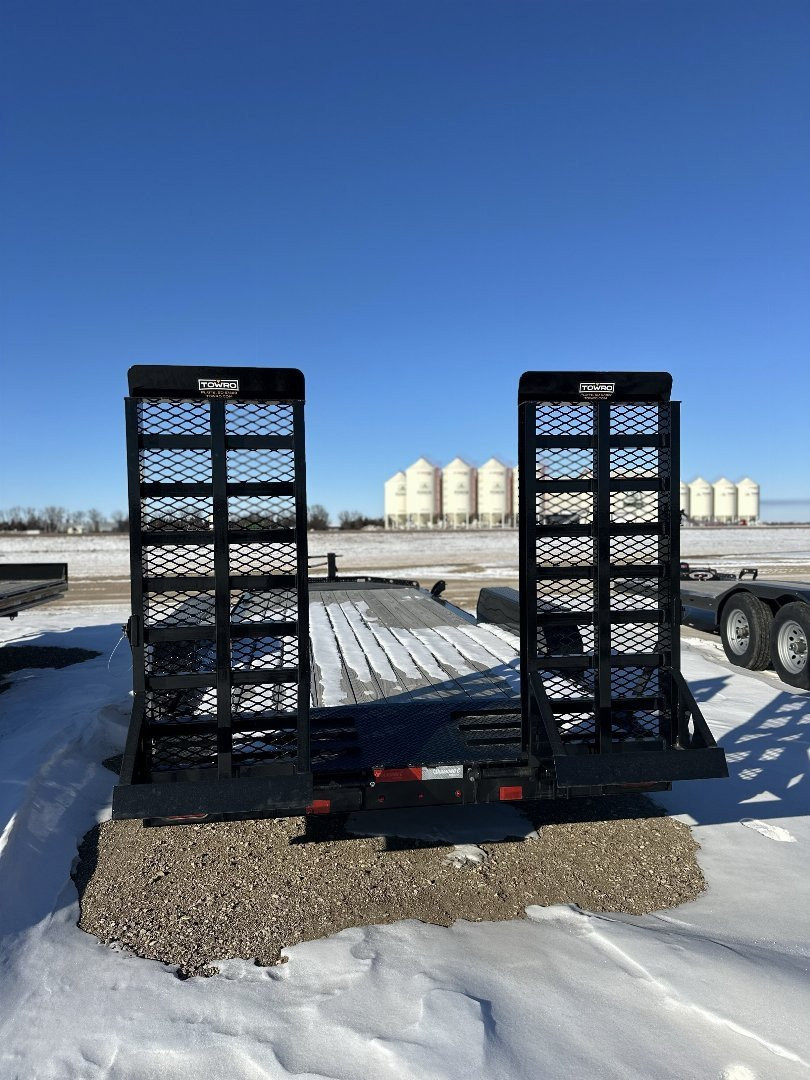 New 2024 Diamond C Trailers LPX207 Equipment Trailer