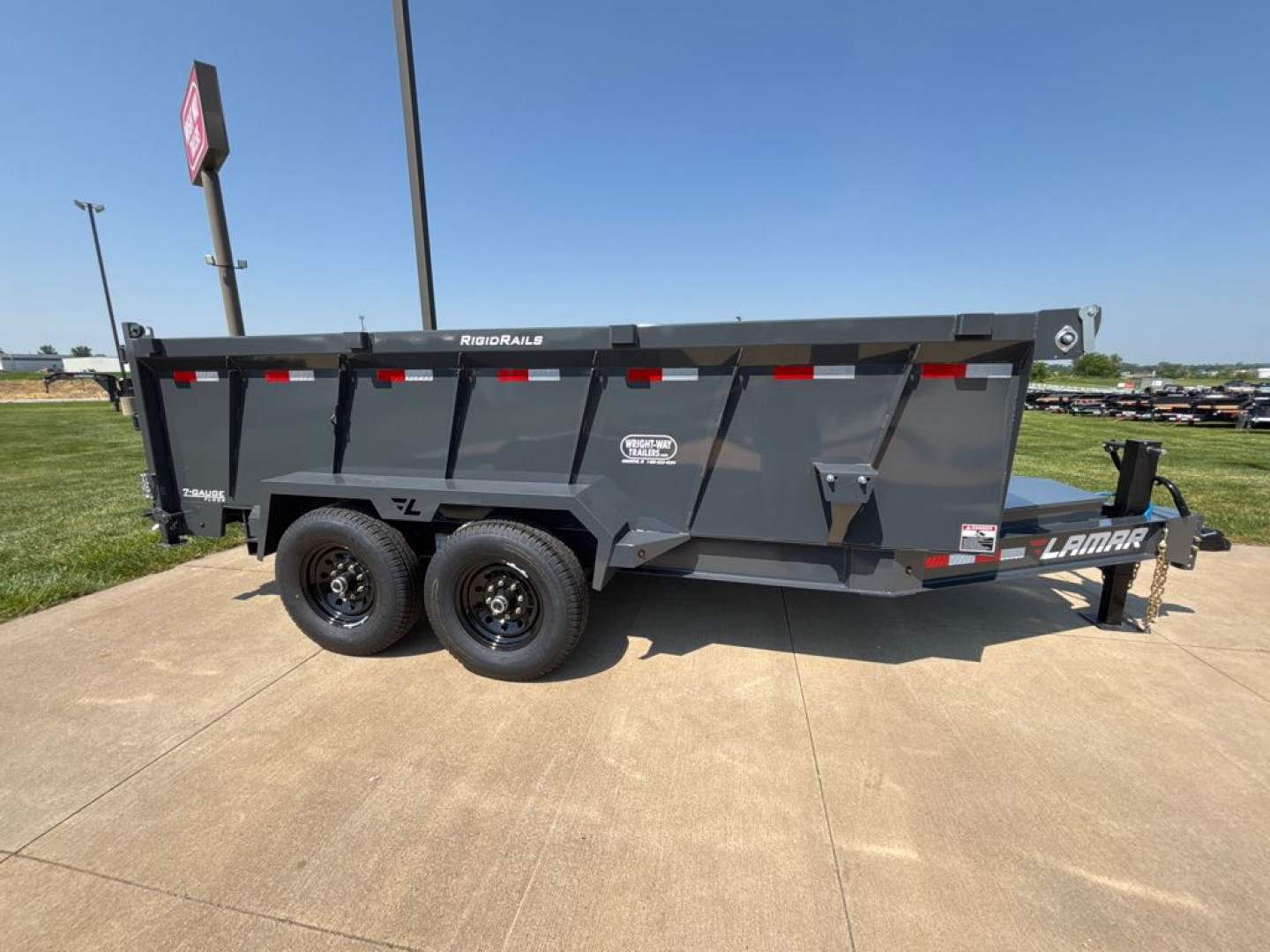 New 2025 Lamar Trailers DL831427-36 Dump Trailer