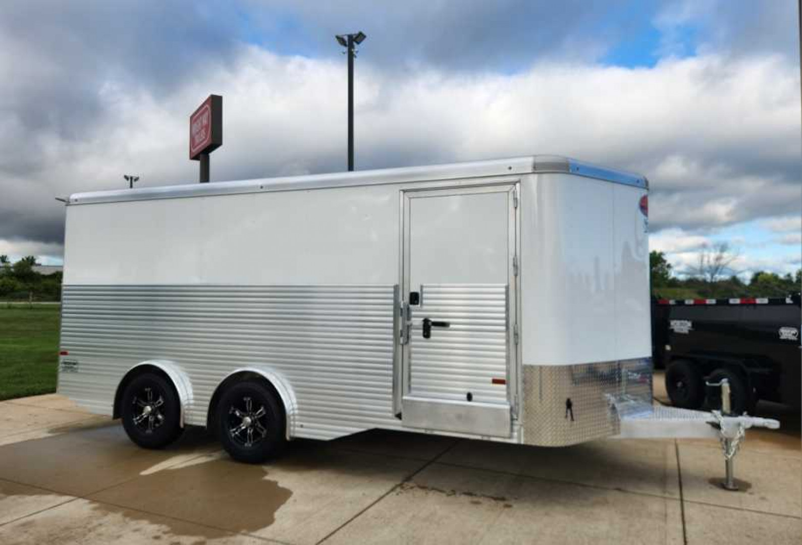 New 2024 Sundowner 8'X20' WORKHORSE ENCLOSED Horse Trailer
