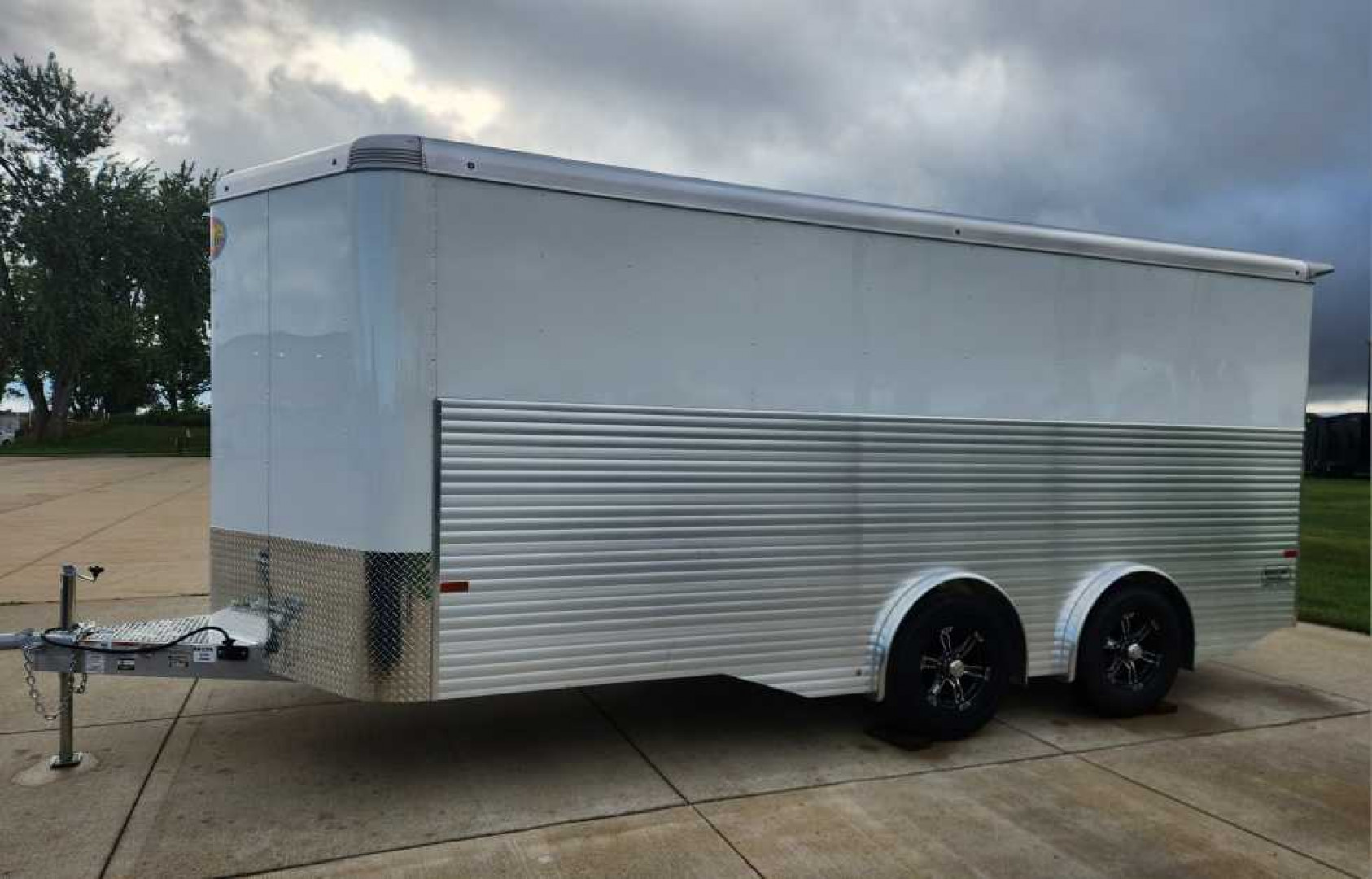 New 2024 Sundowner 8'X20' WORKHORSE ENCLOSED Horse Trailer