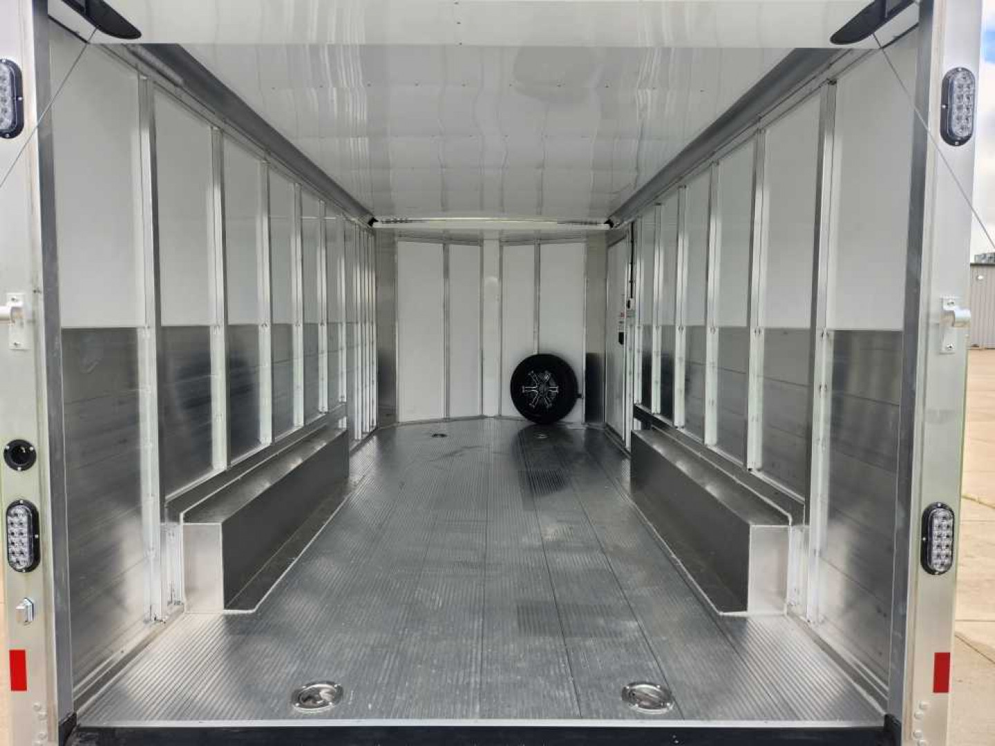New 2024 Sundowner 8'X20' WORKHORSE ENCLOSED Horse Trailer