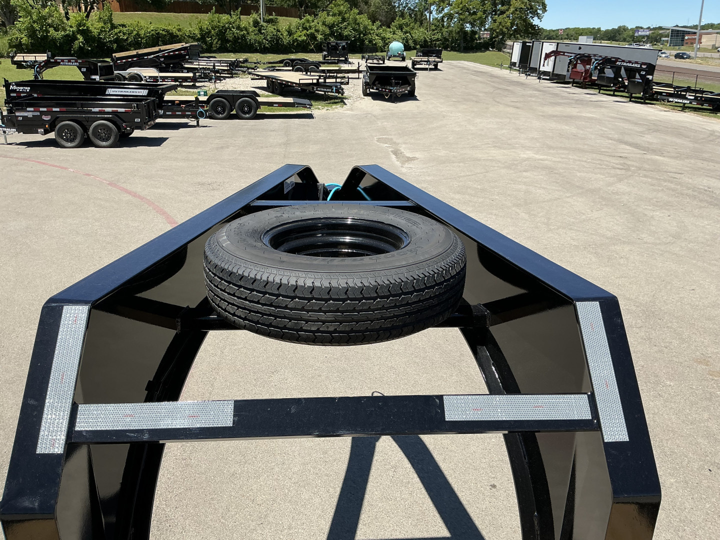 New 2026 PJ 102"x32' GN Low-Pro Flatbed w/ Duals - LD