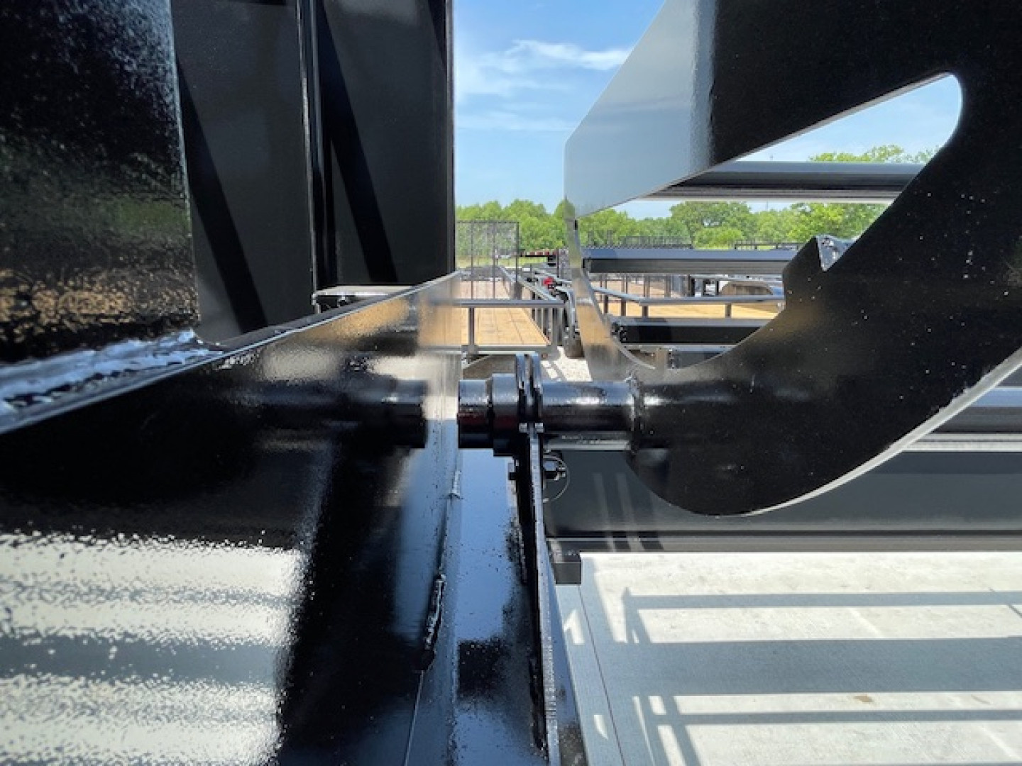 New 2025 MAY 36' ROUND BALE HAY DUMP TRAILER, (2) 7000lb TANDEM AXLES ,(ON ORDER)