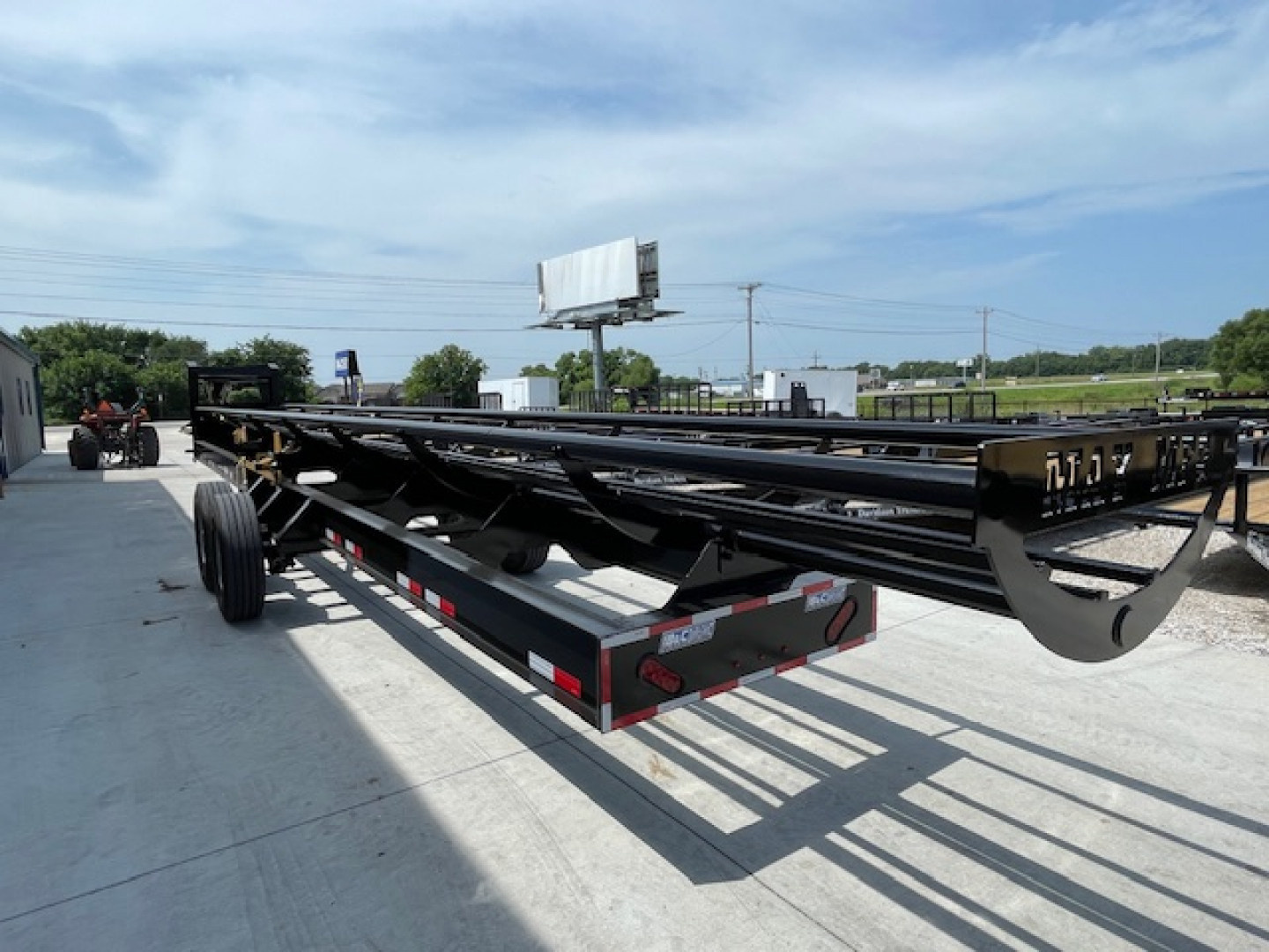 New 2025 MAY 36' ROUND BALE HAY DUMP TRAILER, (2) 7000lb TANDEM AXLES ,(ON ORDER)