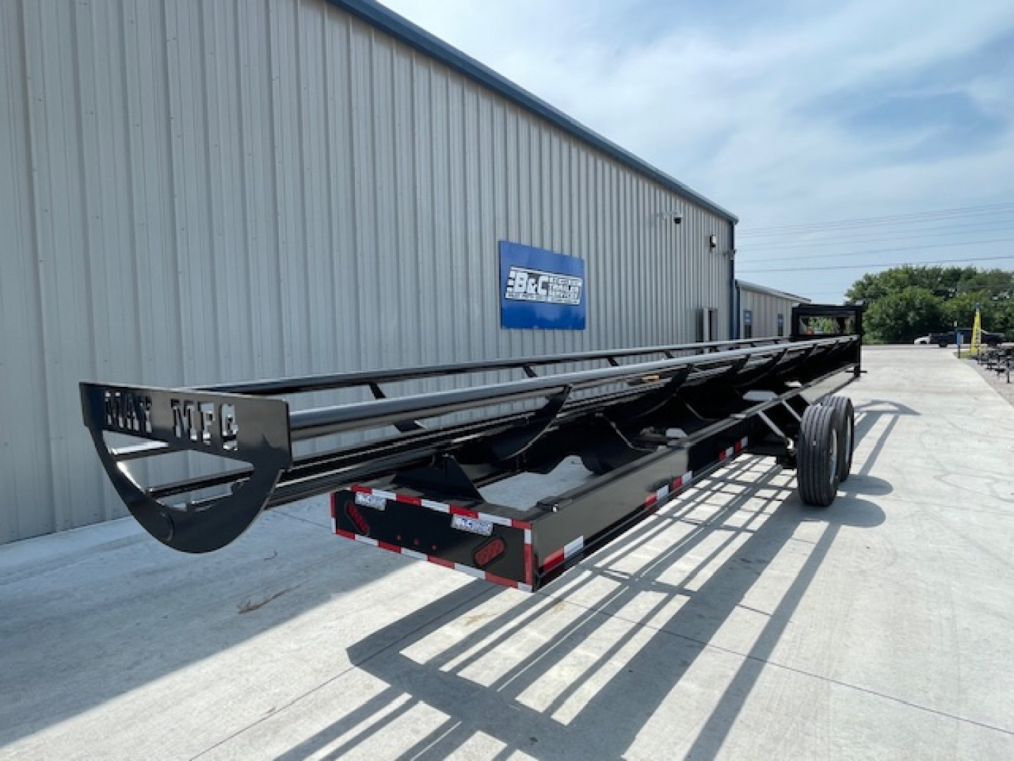 New 2025 MAY 36' ROUND BALE HAY DUMP TRAILER, (2) 7000lb TANDEM AXLES ,(ON ORDER)