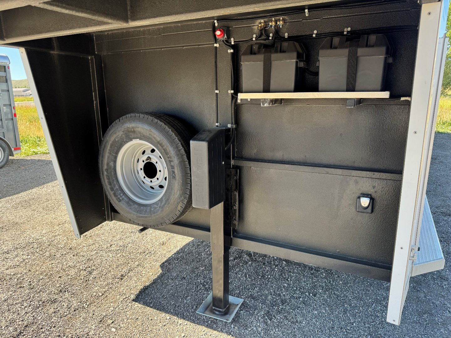 New 2026 Logan Coach 6 Horse Stockman Combo Horse Trailer