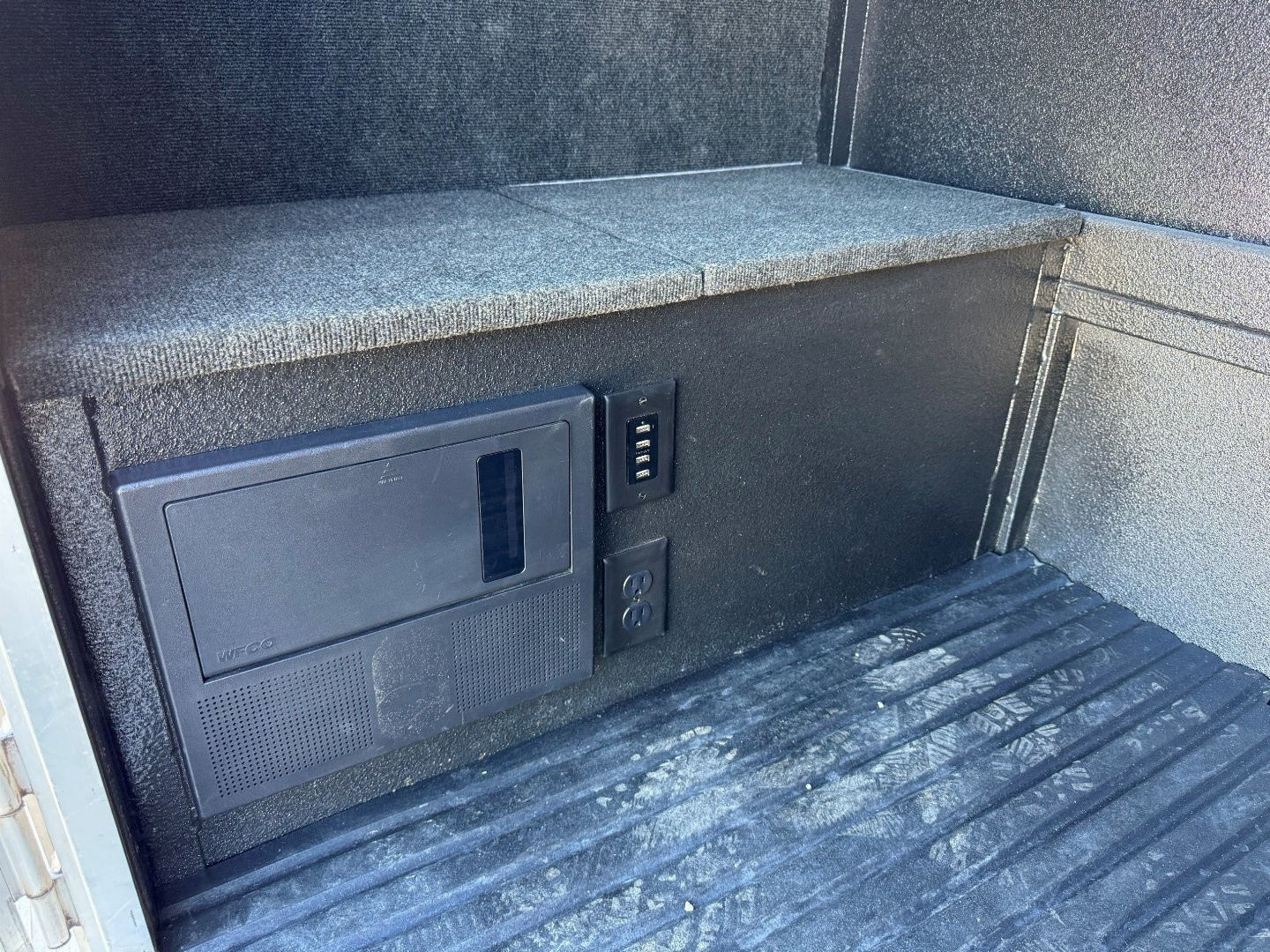 New 2026 Logan Coach 6 Horse Stockman Combo Horse Trailer