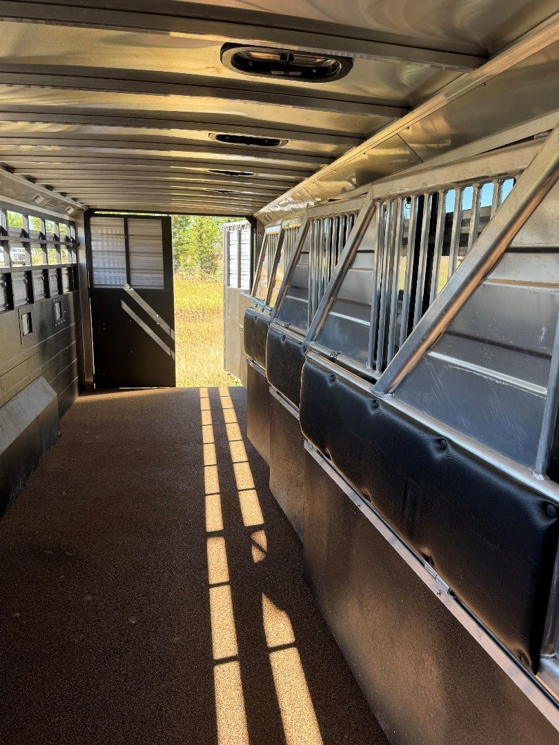 New 2026 Logan Coach 6 Horse Stockman Combo Horse Trailer