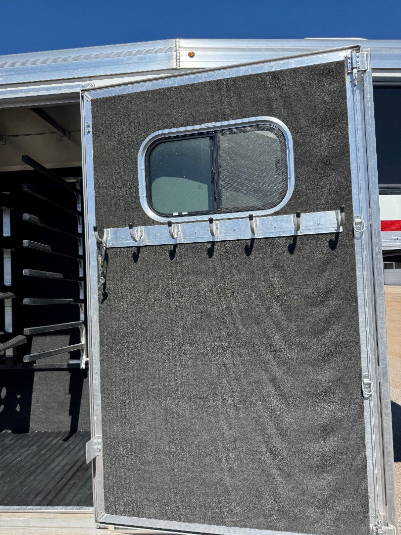 New 2026 Logan Coach 6 Horse Stockman Combo Horse Trailer