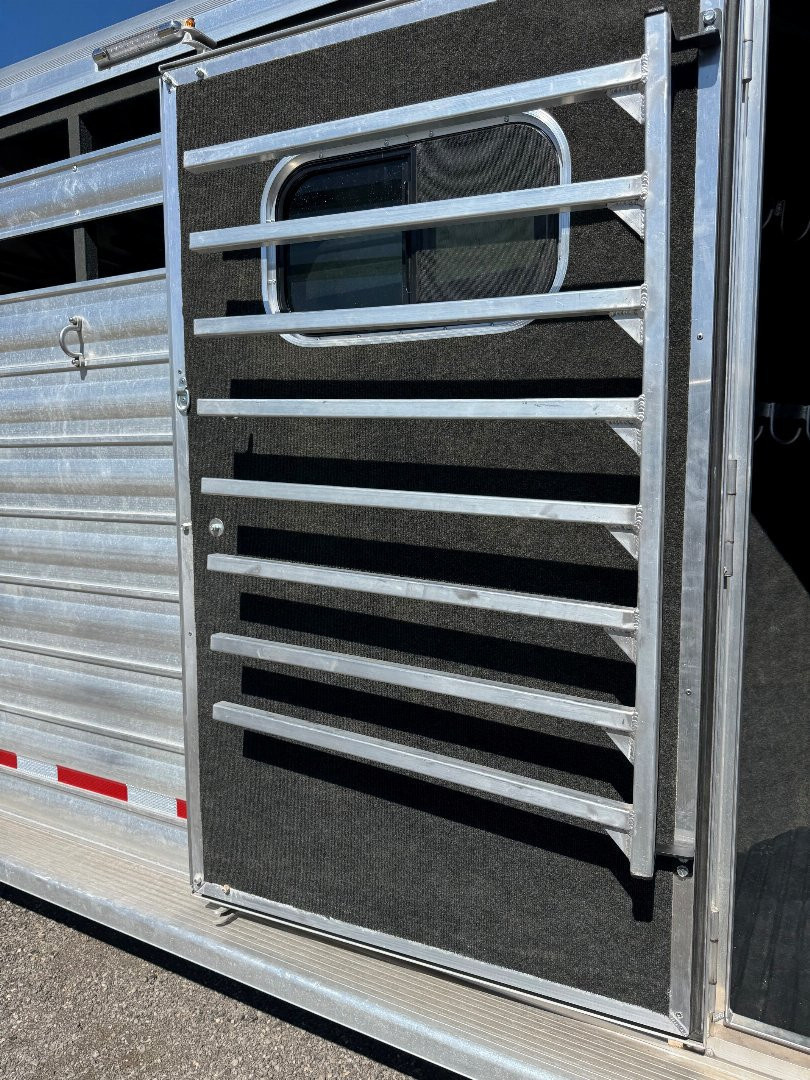 New 2026 Logan Coach 6 Horse Stockman Combo Horse Trailer