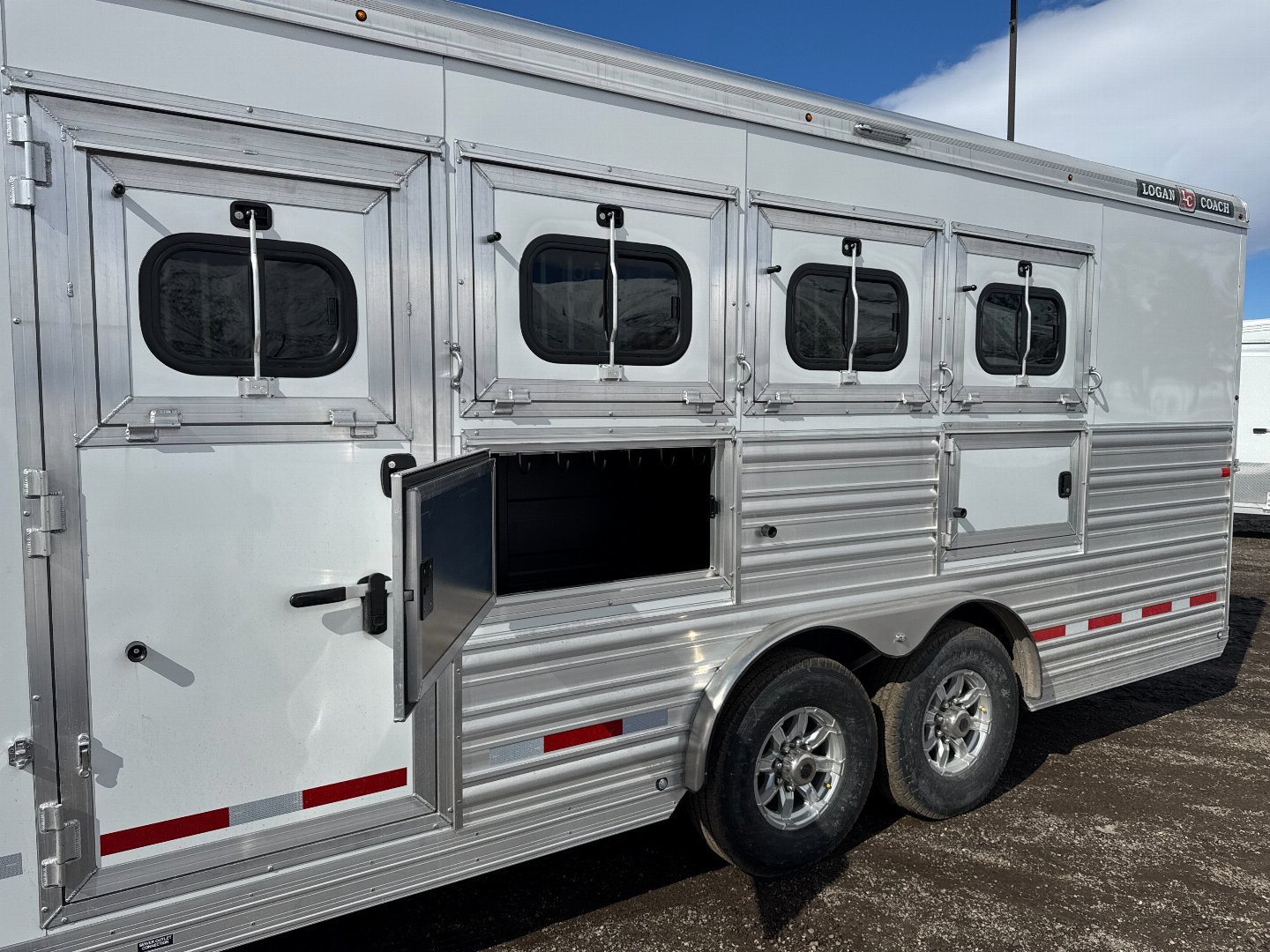 New 2025 Logan Coach 812 Bullseye 4H