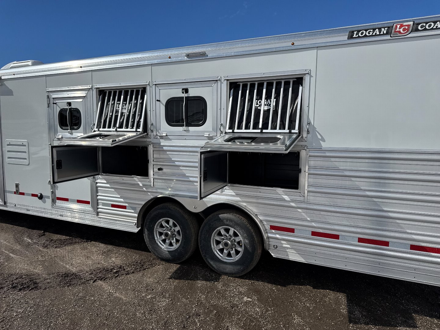 New 2025 Logan Coach 812 Bullseye 4H