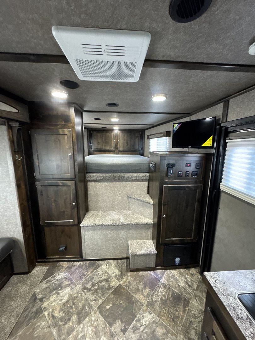 New 2025 Logan Coach 812 Bullseye 4H