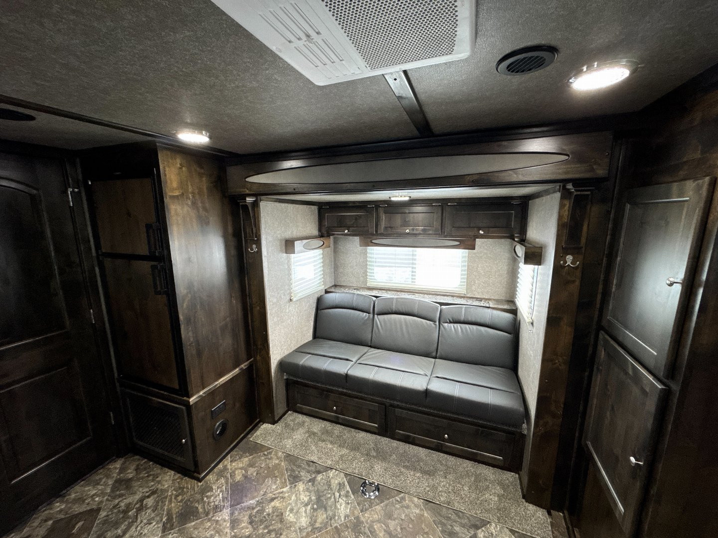 New 2025 Logan Coach 812 Bullseye 4H