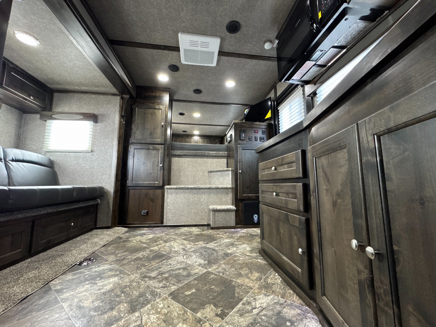 New 2025 Logan Coach 812 Bullseye 4H