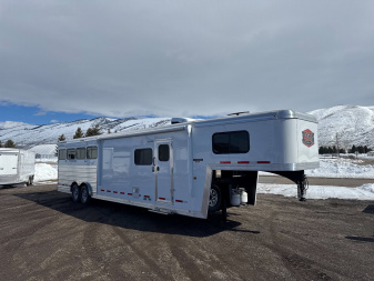 New 2025 Logan Coach 812 Bullseye 4H