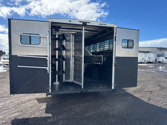 New 2025 Logan Coach 812 Bullseye 4H