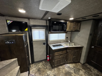 New 2025 Logan Coach 812 Bullseye 4H