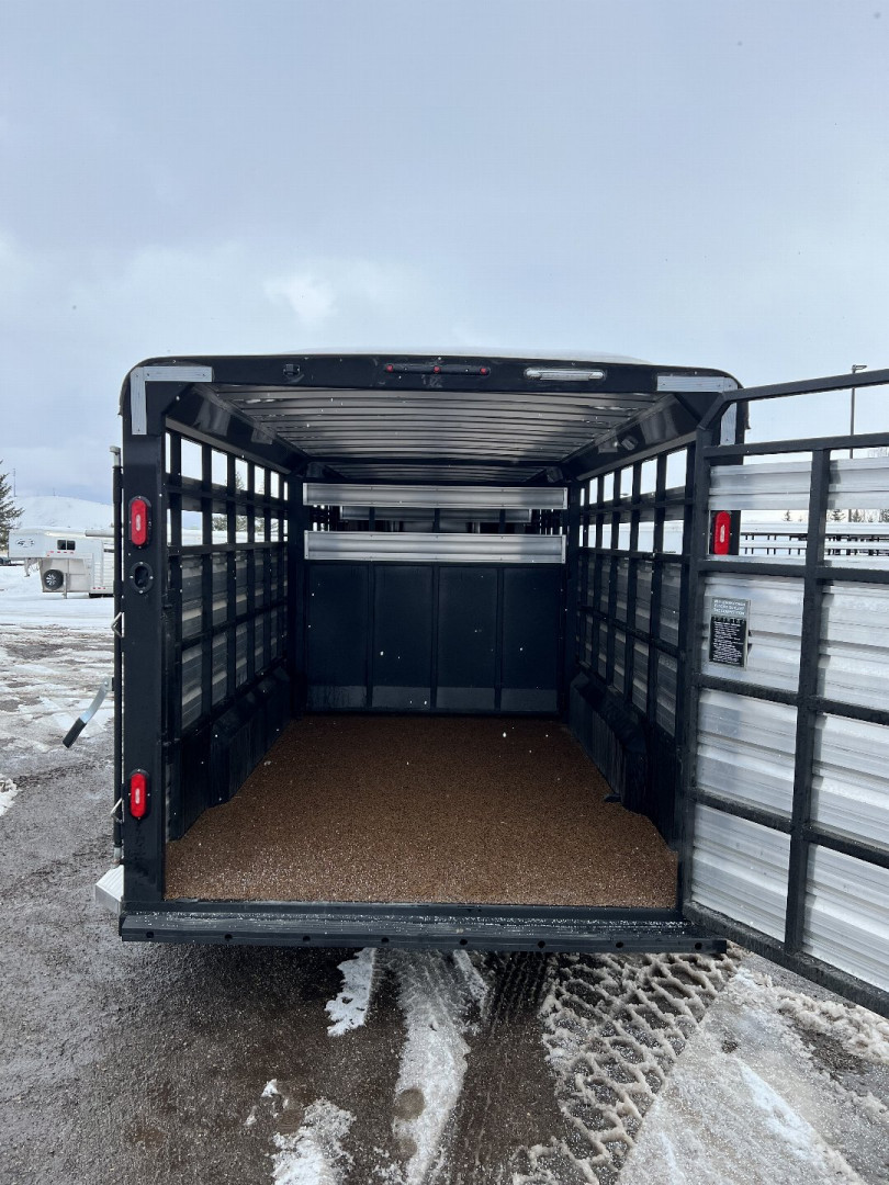New 2025 Logan Coach 20' Cattleman