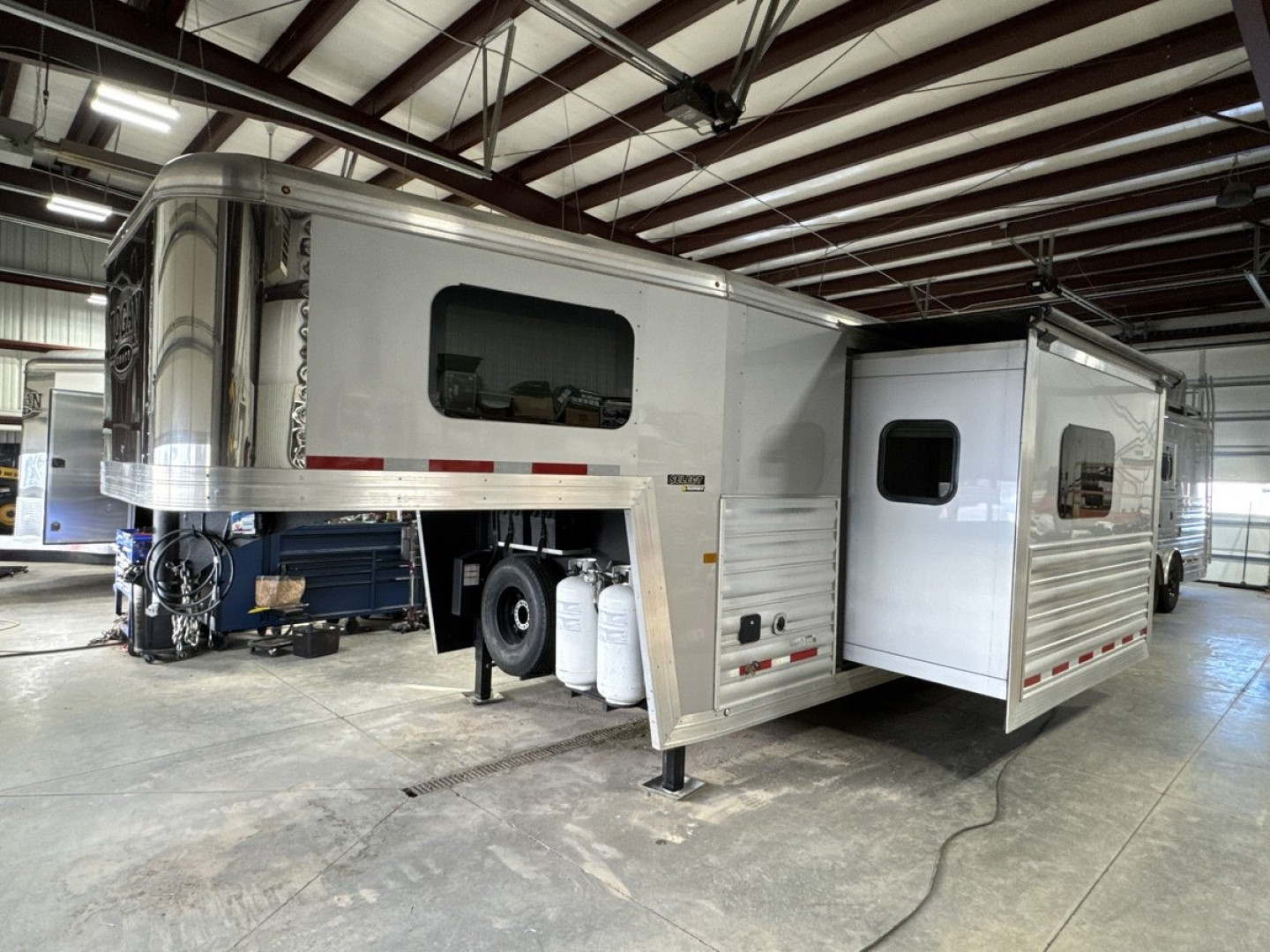 New DEMO PRICED 2024 Logan Coach 814 Select 5H Horse Trailer
