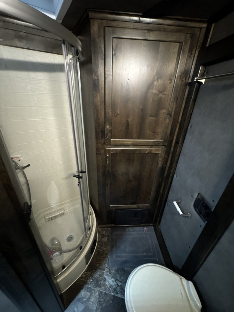 New DEMO PRICED 2024 Logan Coach 814 Select 5H Horse Trailer