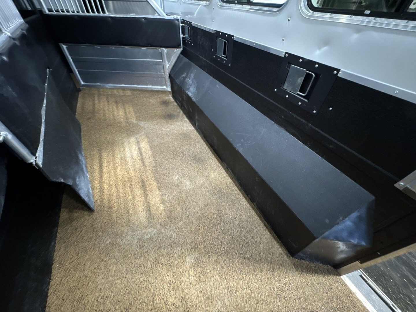New DEMO PRICED 2024 Logan Coach 814 Select 5H Horse Trailer