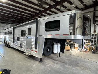 New DEMO PRICED 2024 Logan Coach 814 Select 5H Horse Trailer