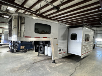New DEMO PRICED 2024 Logan Coach 814 Select 5H Horse Trailer