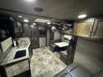 New DEMO PRICED 2024 Logan Coach 814 Select 5H Horse Trailer