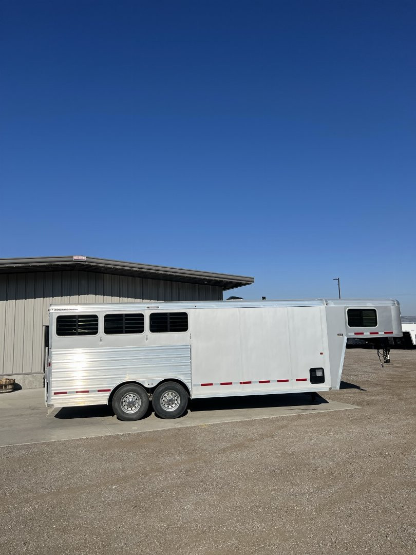 Used 2019 Logan Coach Riot 3H Horse Trailer