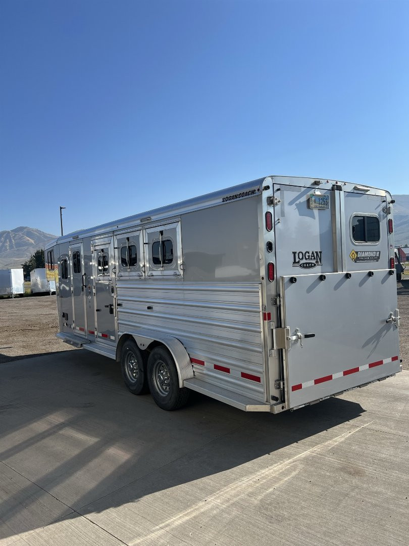Used 2019 Logan Coach Riot 3H Horse Trailer