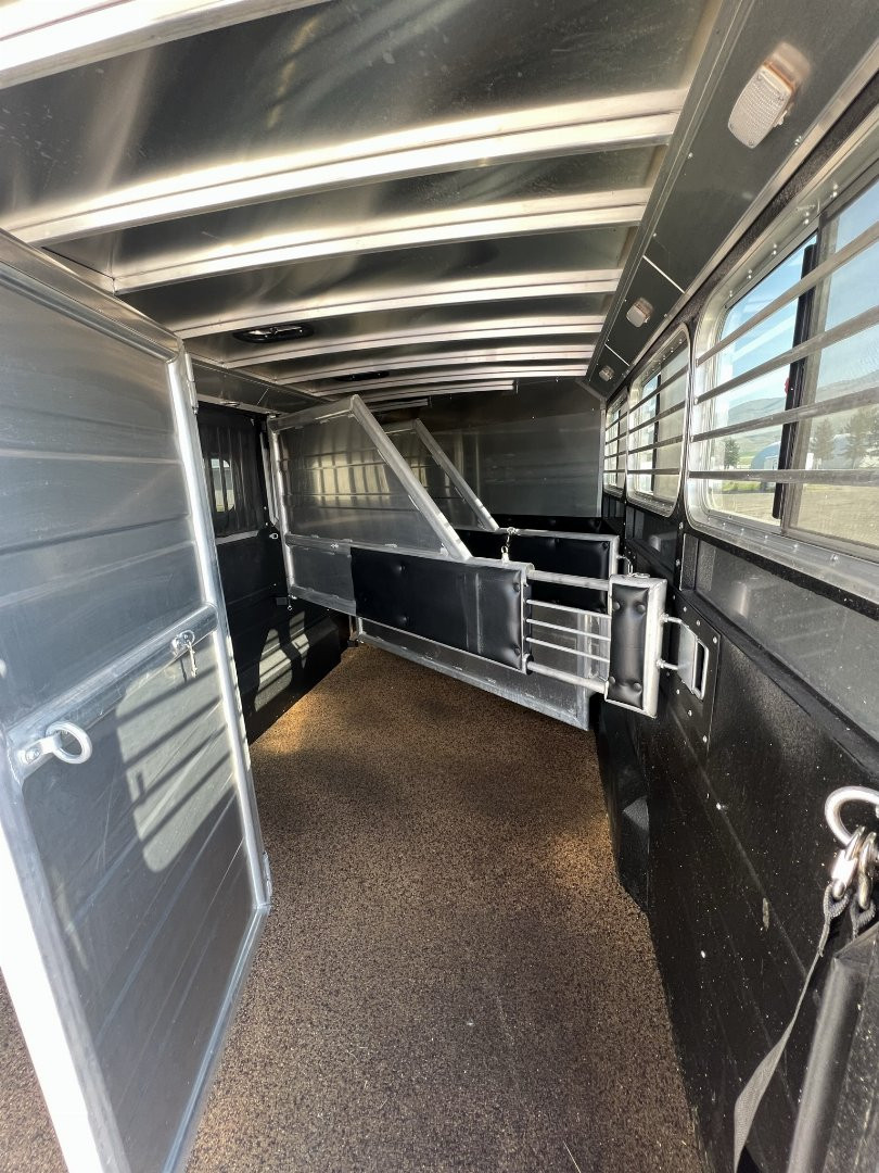 Used 2019 Logan Coach Riot 3H Horse Trailer