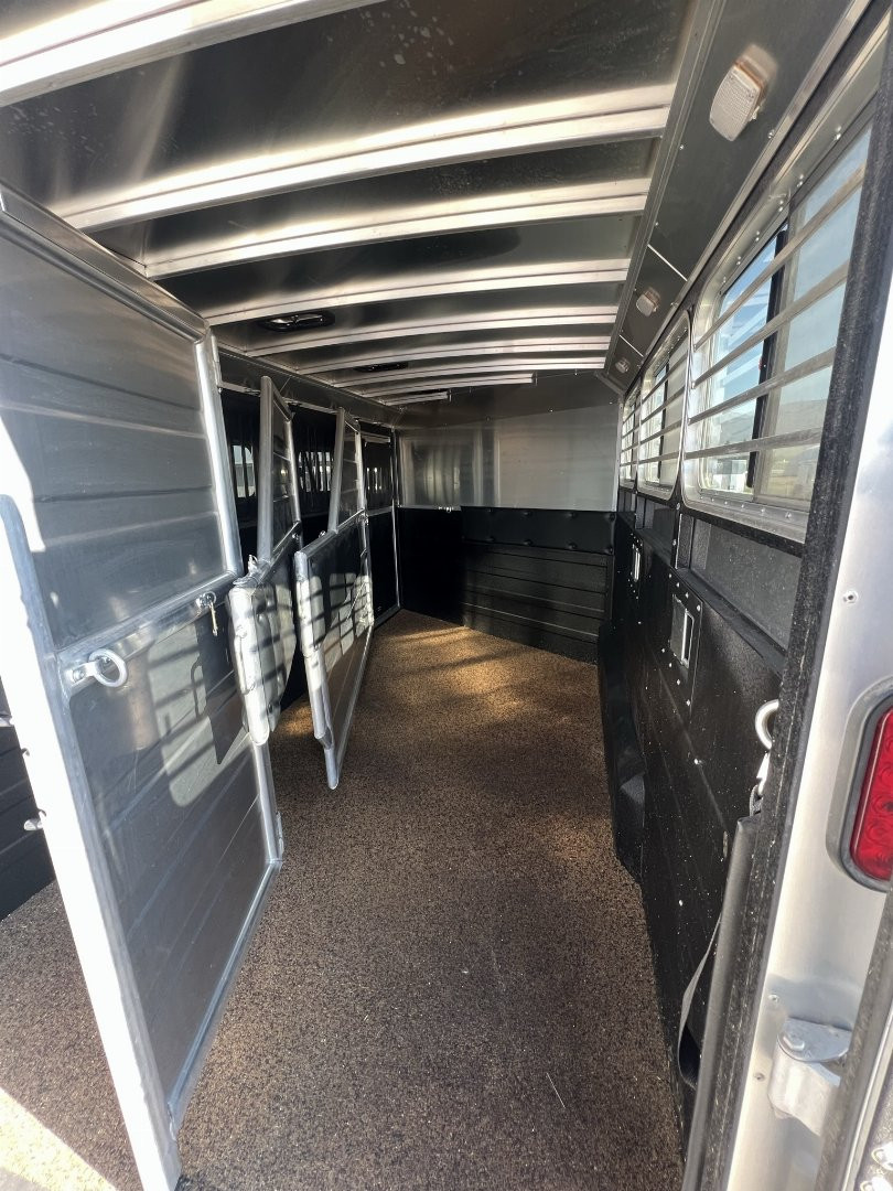 Used 2019 Logan Coach Riot 3H Horse Trailer