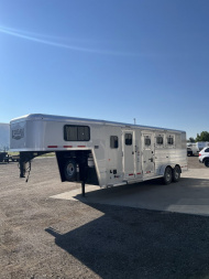 Used 2019 Logan Coach Riot 3H Horse Trailer