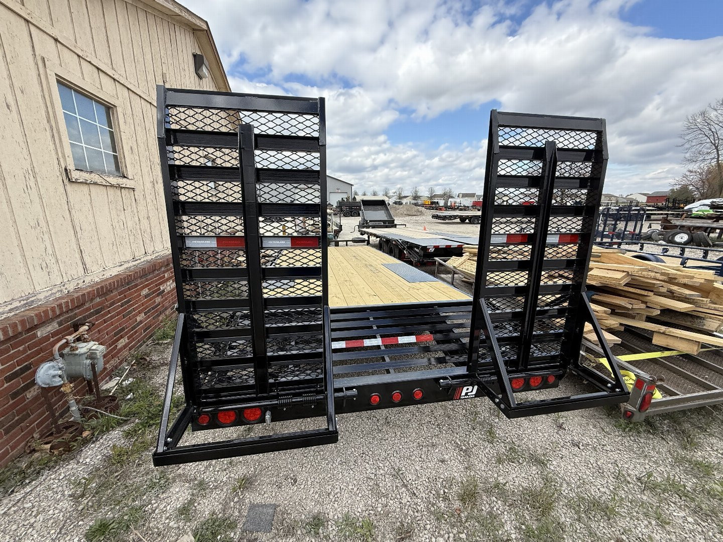 New 2025 PJ Trailers Deckover Trailer 102X22 TA DOVETAIL (GVW:14000) BLACK 31x66 RAMPS