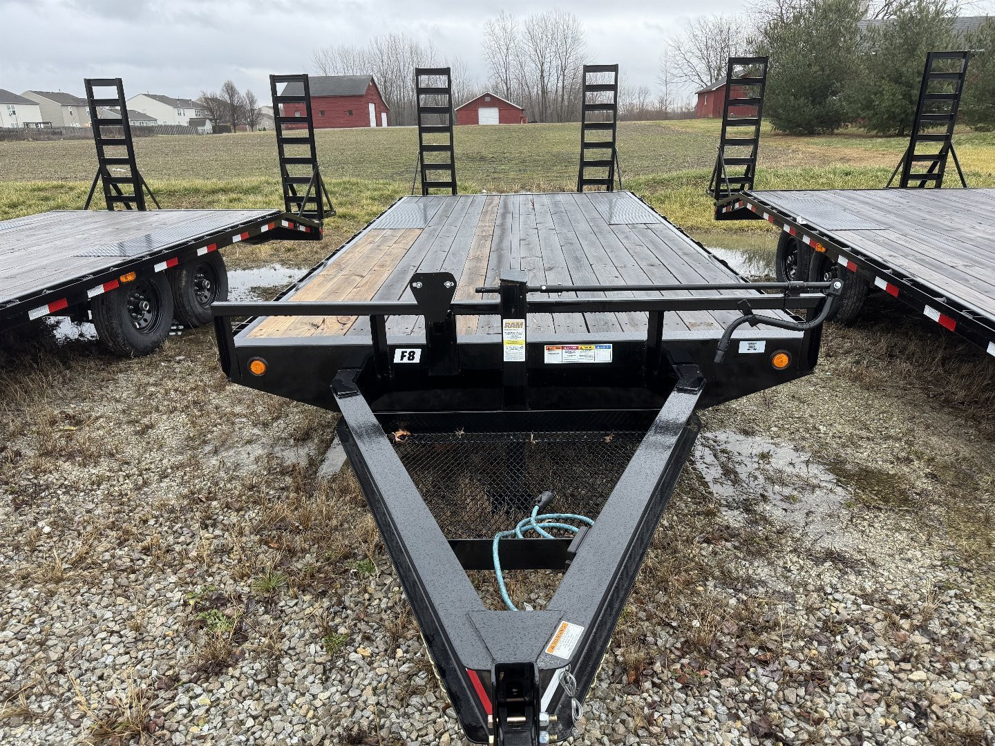New Aged Inventory Sale Price****<br />
2025 PJ Trailers F8202 Deckover Trailer 102X20 TA DOVETAIL (GVW:14000) BLACK W/ FOLD UP RAMPS