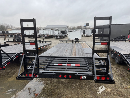 New Aged Inventory Sale Price****<br />
2025 PJ Trailers F8202 Deckover Trailer 102X20 TA DOVETAIL (GVW:14000) BLACK W/ FOLD UP RAMPS