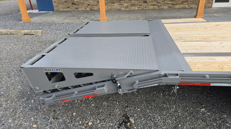New 2025 Diamond C Trailers FMAX207 Flatbed Trailer / 15.5k GVWR / 30'