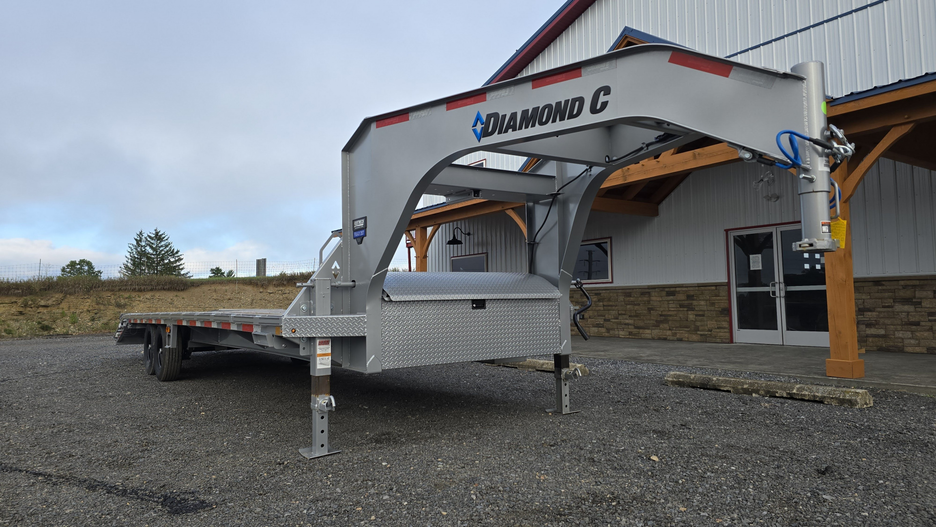 New 2025 Diamond C Trailers FMAX207 Flatbed Trailer / 15.5k GVWR / 28'